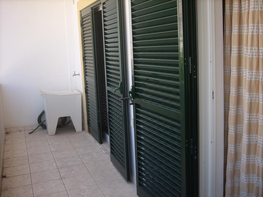 Apartamentos Monica Quarteira Chambre photo